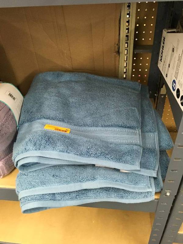 2PK Charisma Bath Towels, Retail $9.99