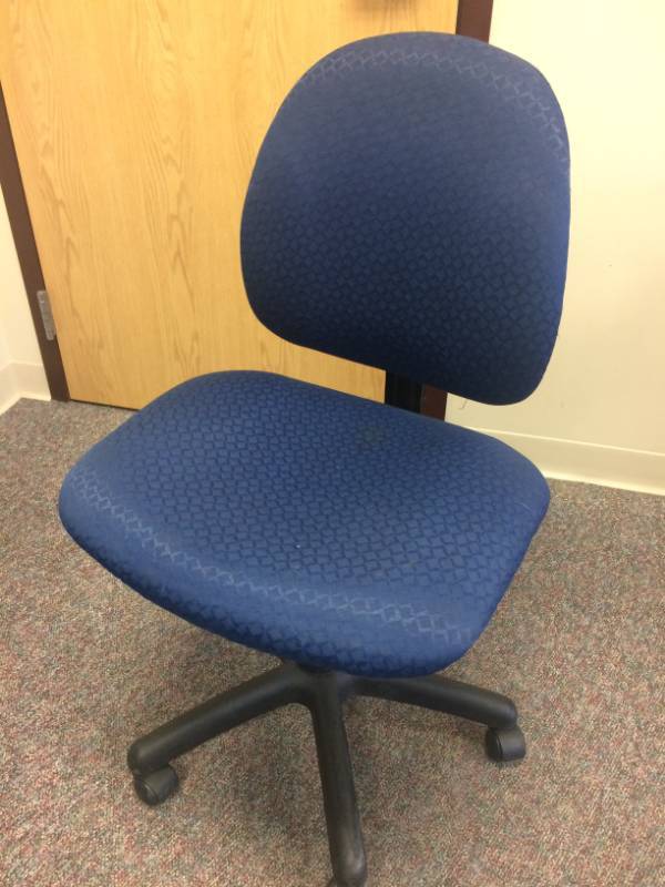 lot 86 image: United Chair Company 90s NS Series Swivel Task Chair - Blue Fabric Contoured Seat and Back with&nbspPneumatic Seat Height Adjustment - Great Condition