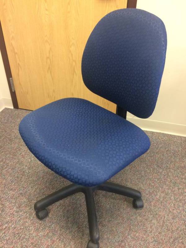 lot 95 image: United Chair Company 90s NS Series Swivel Task Chair - Blue Fabric Contoured Seat and Back with&nbspPneumatic Seat Height Adjustment - Great Condition