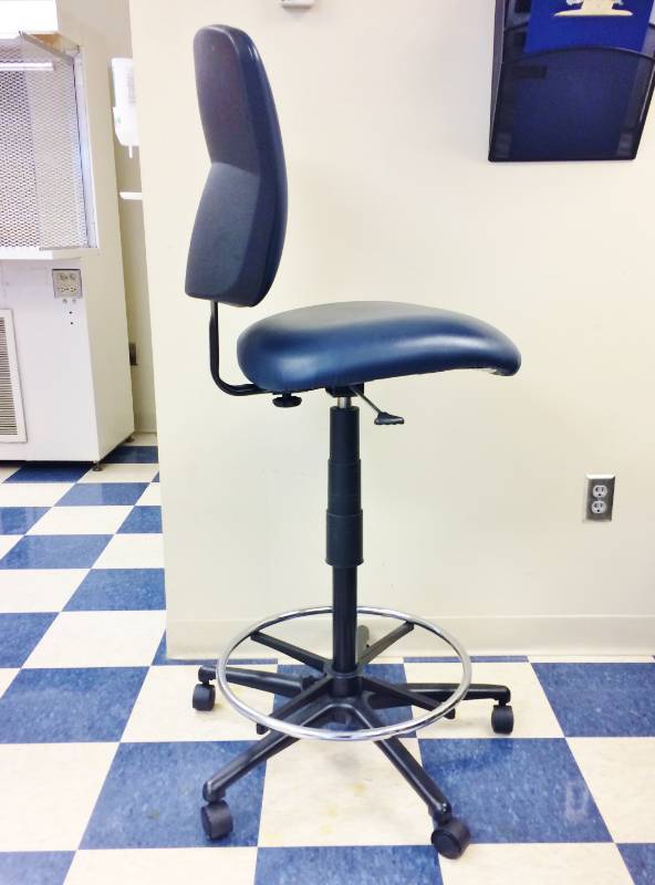 lot 119 image: WOW MSRP $800 United Chair Co Radar Collection Extended Height Ergonomic Industrial Laboratory Stool Chair - Excellent Condition