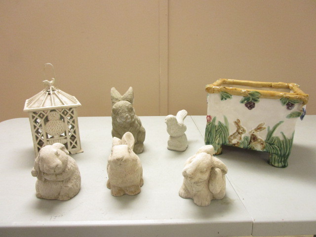 RABBIT LAWN DECOR