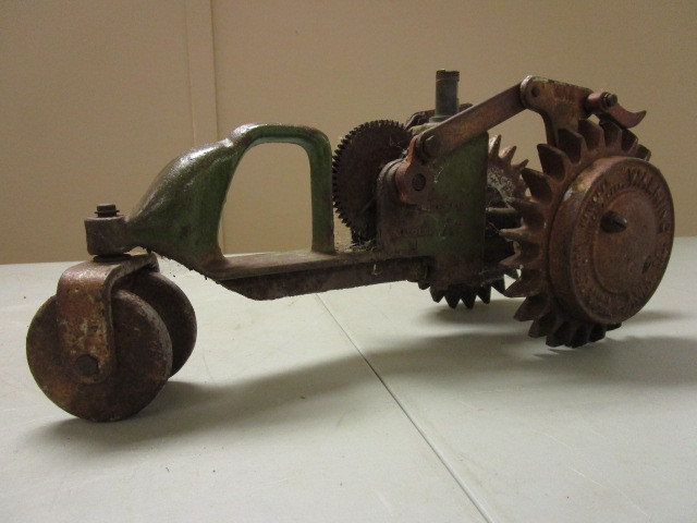 VINTAGE WALKING SPRINKLER
