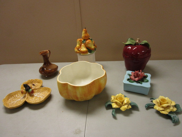 FRUIT-THEMED KITCHENWARE