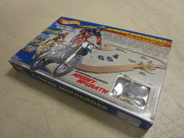 HOT WHEELS X-TREME MOTOCROSS
