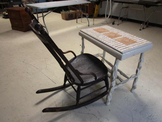 ROCKING CHAIR  SMALL TABLE