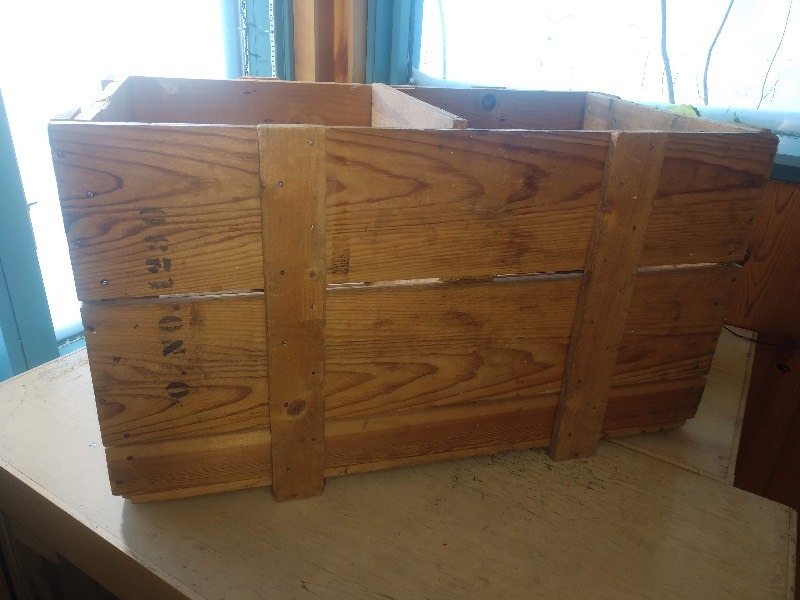 lot 57 image: Vintage Style Wood Shipping CrateBox