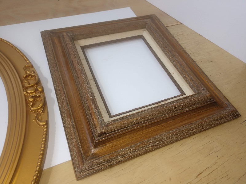 lot 76 image: Ornate and Rustic Picture Frames