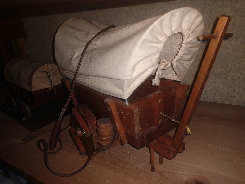 lot 80 image: Collectable Covered Wagon Lamp Decor