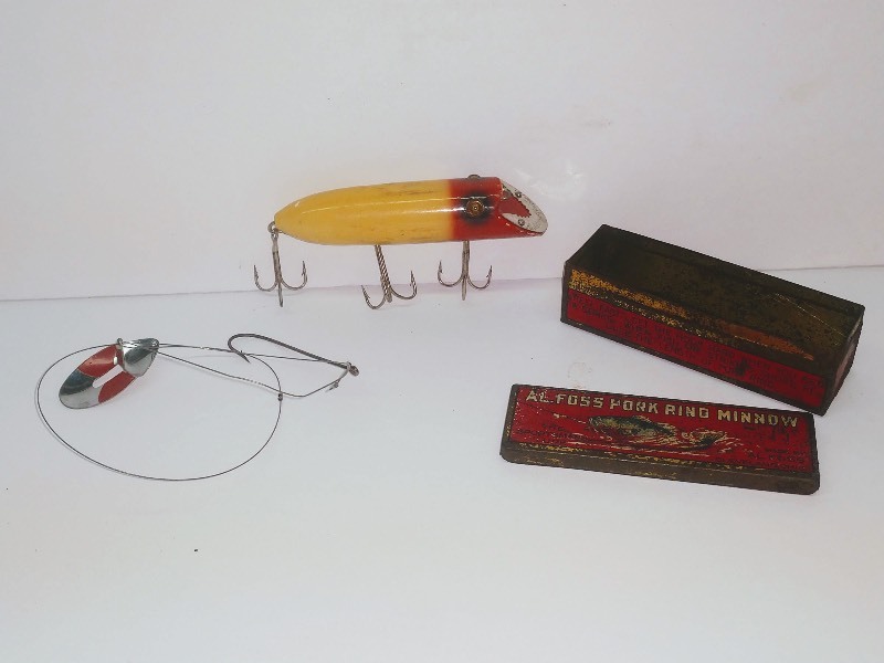 lot 14 image: Vintage Antique HEDDON BASSER 1920s Wood Fishing Lure and Fishing Accessories