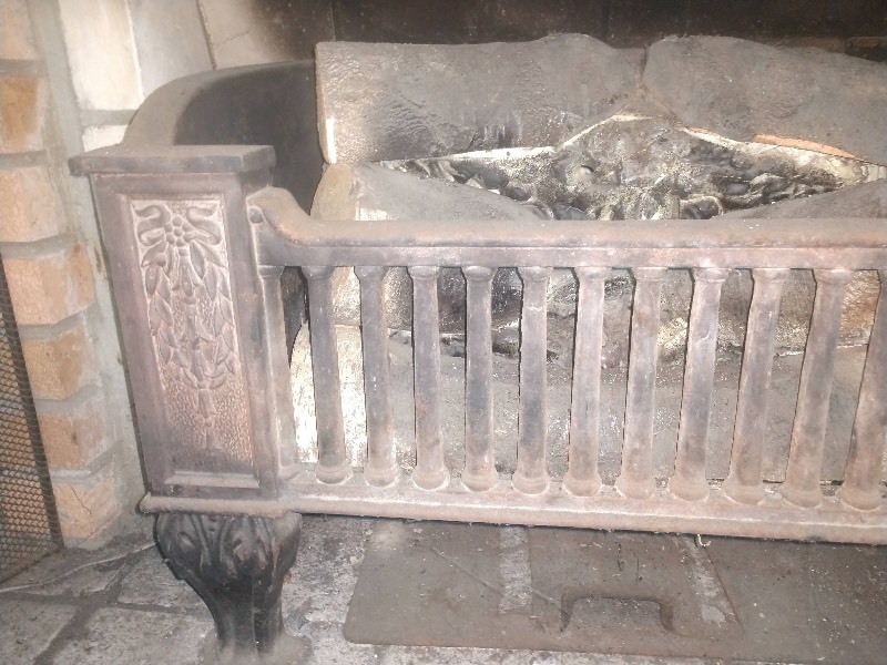 lot 19 image: Vintage Cast Iron Fireplace Wood Insert Box Grate