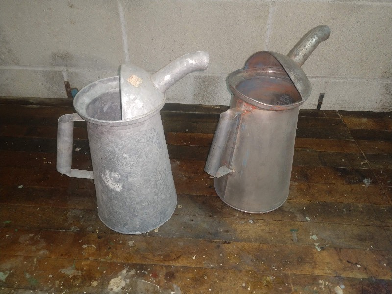 lot 89 image: Vintage Galvanized Oil Cans (2)
