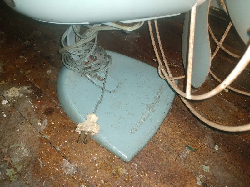 lot 91 image: WORKS Mid-Century Retro General Electric Robins Egg Blue Oscillating Fan (White Plug In) Works