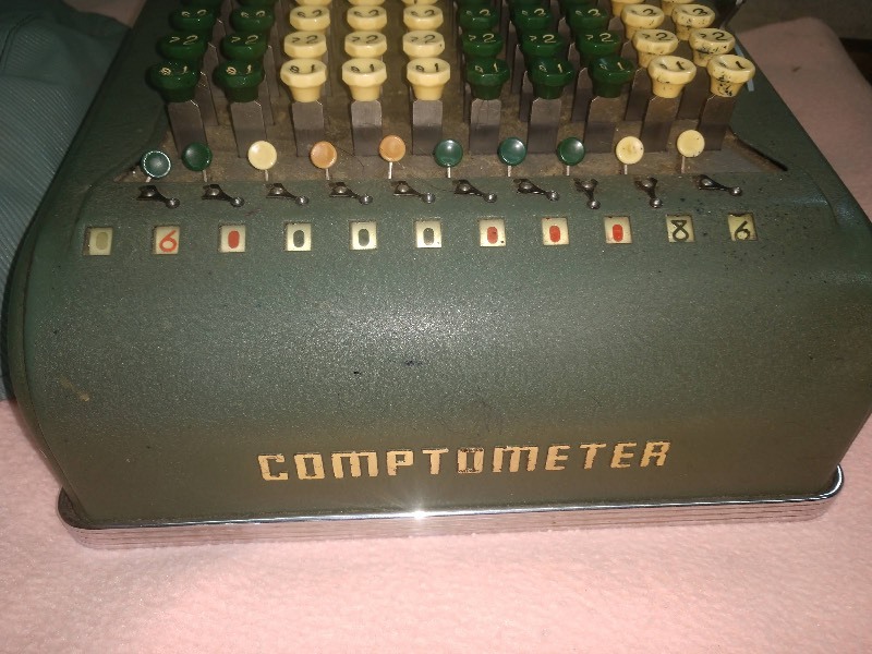 lot 107 image: Vintage Adding Machine Felt & Tarrant Comptometer