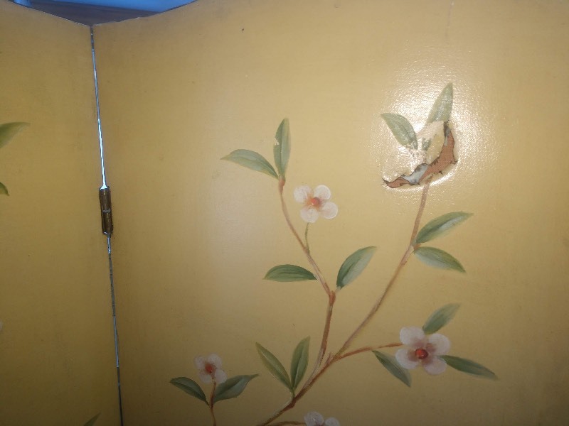lot 114 image: Primitive Hand Painted Room Divider (Flowers)