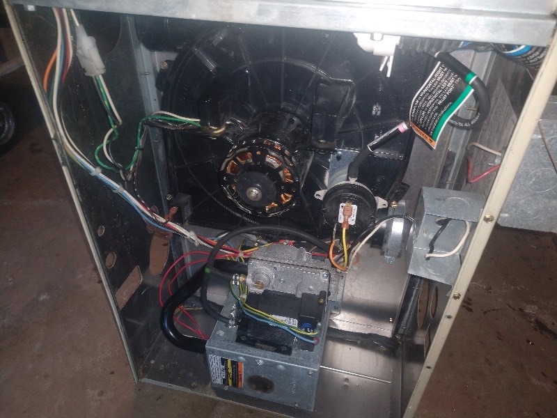 lot 131 image: Carrier Weathermaker Model 9200 Gas Furnace
