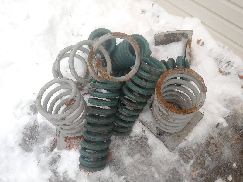 lot 72 image: Lot of Industrial Springs