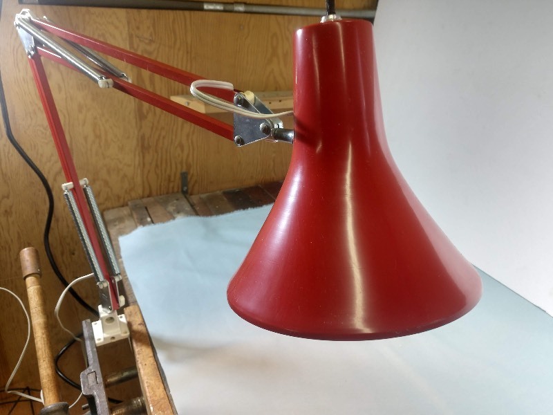 lot 58 image: Retractable Luxo Clamp Style Desk Light (red)