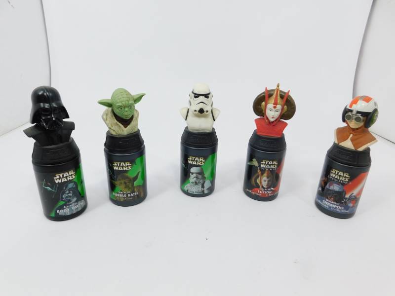 lot 9 image: Five Star Wars Characters