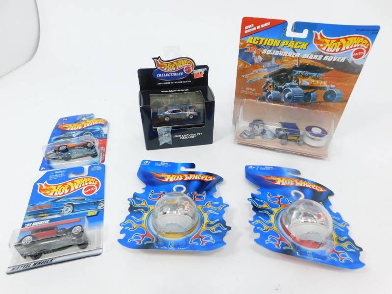 lot 18 image: Six Hot Wheels Items By Mattel Items