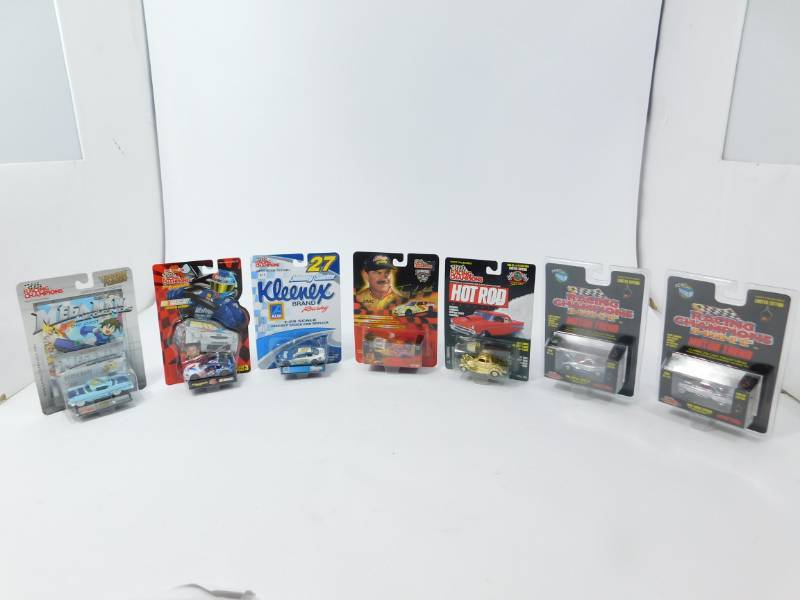 lot 25 image: Seven Die Cast Collectible Cars
