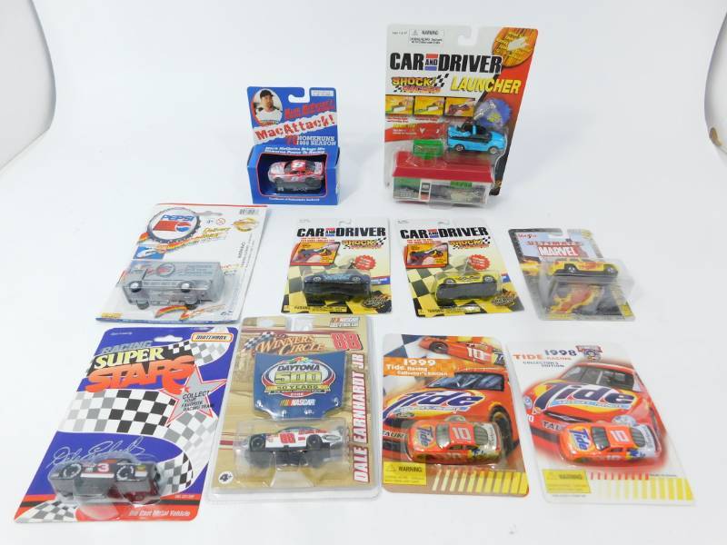 lot 30 image: Nine Die Cast Vehicles