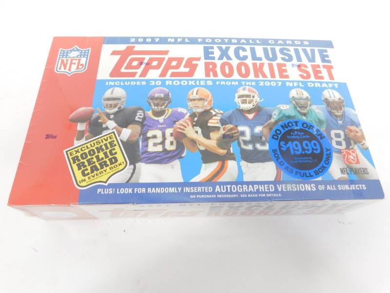 lot 42 image: Topps 2007 NFL Exclusive Rookie Set Of Football Cards