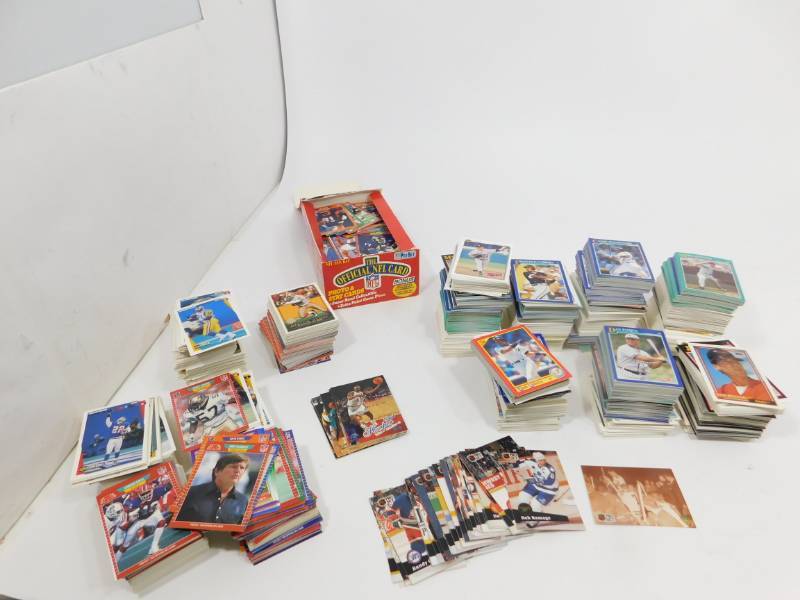 lot 46 image: Collectors NFL (Football) & NBA (Baseball) Cards