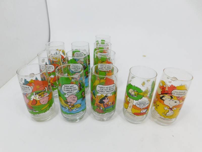 lot 74 image: Twelve CAMP SNOOPY COLLECTION Glass Set