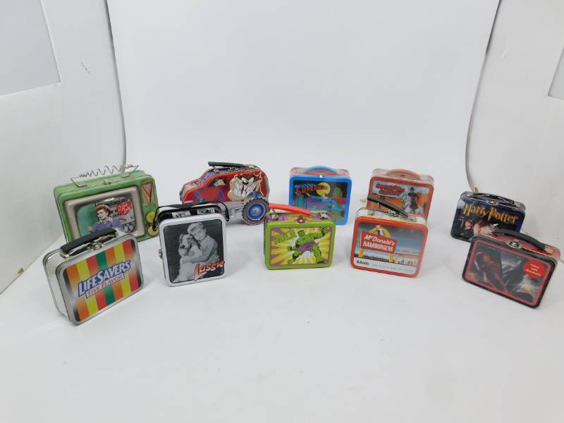 lot 85 image: Ten Metal Lunch Pails