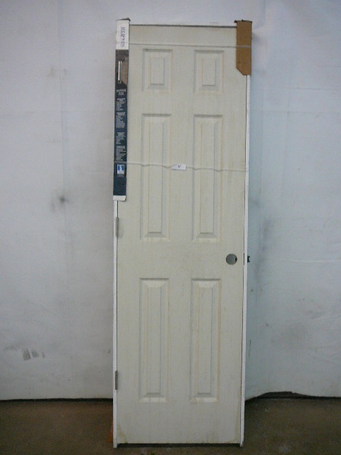 lot 4 image: Molded 6 Panel Textured Door