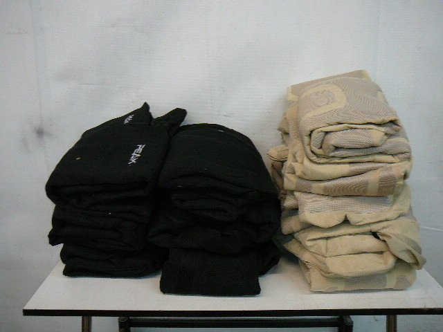 lot 32 image: Peak Passenger Seat Covers