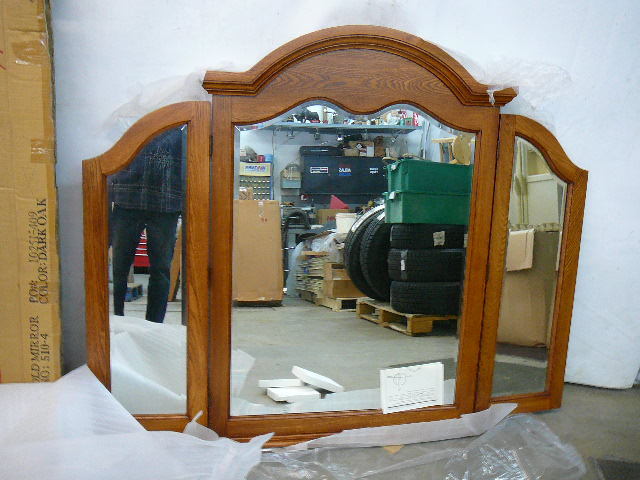 lot 82 image: TRI Fold Dresser Mirror