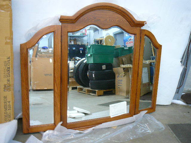 lot 83 image: TRI Fold Dresser Mirror