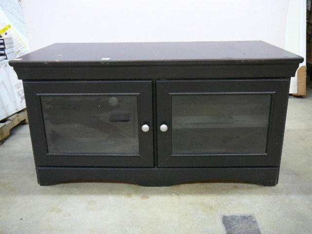lot 99 image: Entertainment Stand