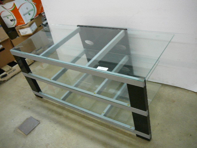 lot 98 image: Entertainment Stand