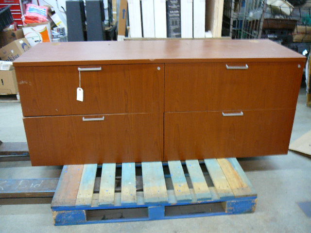 lot 101 image: Office Furniture