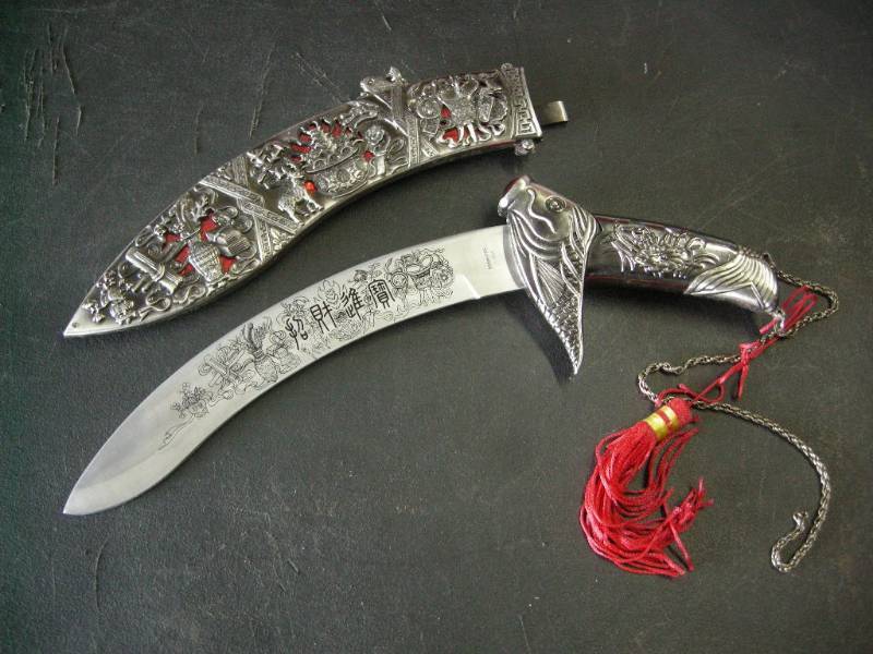 lot 25 image: Oriental Style Dagger