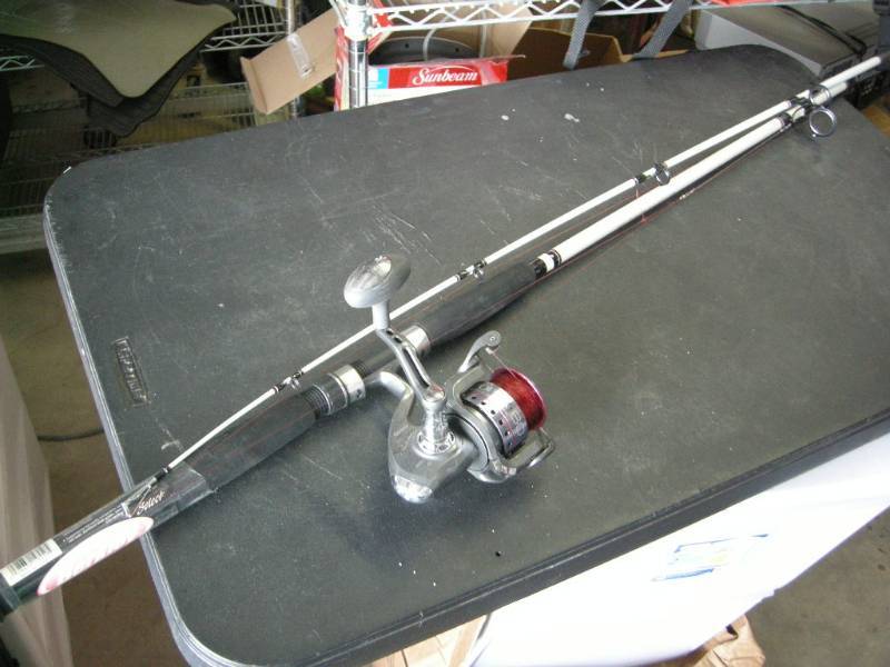 lot 44 image: Berkley Medium Heavy Rod Reel Combo