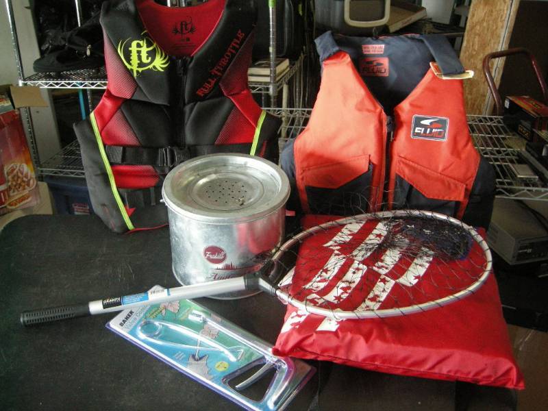 lot 46 image: Fishing Supplies