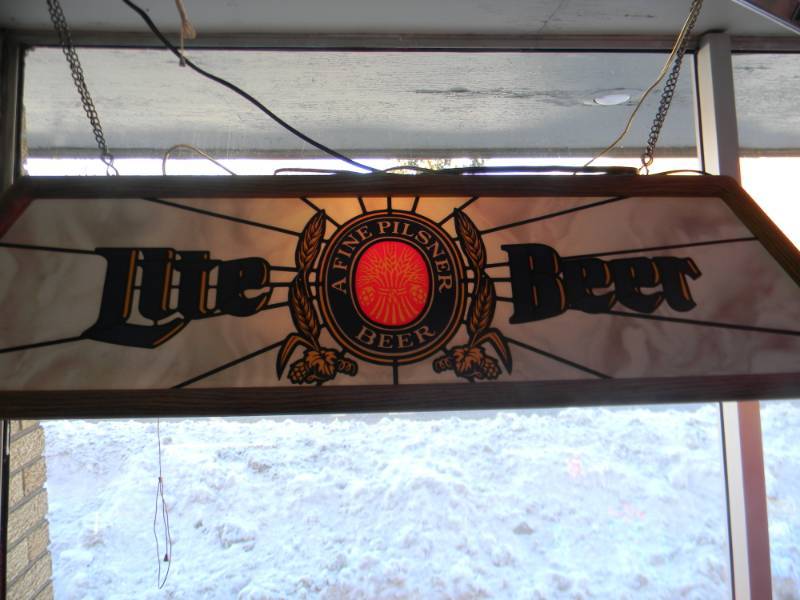 lot 7 image: VINTAGE ORIGINAL LITE BEER BAR  POOL TABLE LIGHT - WORKS GREAT - NICE - APPROX 48 BY 21 - SEE PICTURES
