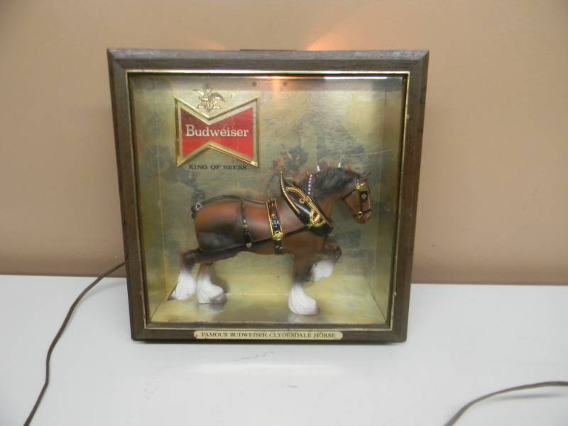 lot 8 image: VINTAGE ORIGINAL FAMOUS BUDWEISER CLYDESDALE HORSE SHADOW BOX LIGHT - WORKS - 14 BY 14 - SEE PICTURES