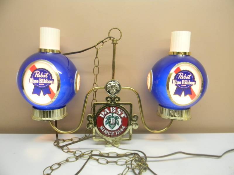 lot 12 image: VINTAGE 1970s PABST BLUE RIBBON DOUBLE HANGING LIGHT - WORKS GREAT - SEE PICTURES