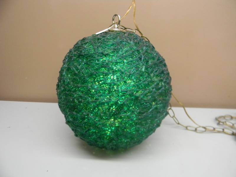 lot 15 image: VINTAGE 1960s GREEN HANGING SPAGHETTI LIGHT - WORKS - NICE - GREAT PIECE - SELLING FOR OVER $200.00 - SEE PICTURES