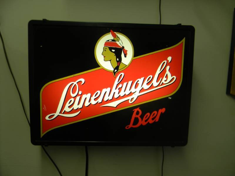 lot 17 image: VINTAGE LEINENKUGELS BEER LIGHT - WORKS - NICE - APPROX 20 BY 15 - SEE PICTURES