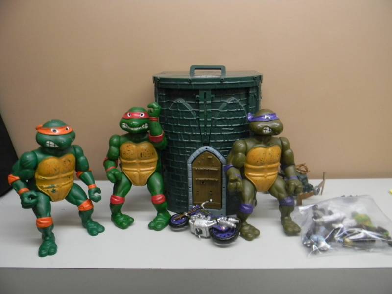 lot 49 image: VINTAGE TEENAGE MUTANT NINJA TURTLE COLLECTION - AWESOME - SEE PICTURES