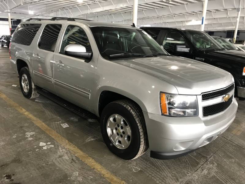 lot 6 image: 2011 Chevrolet Suburban LS