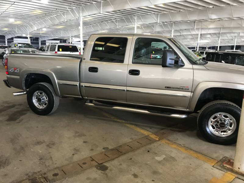 lot 14 image: 2002 GMC Sierra 2500HD 4x4 Duramax Diesel