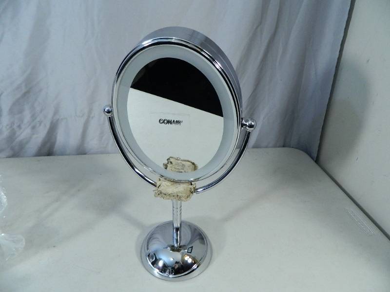lot 19 image: New Conair Lighted Mirror