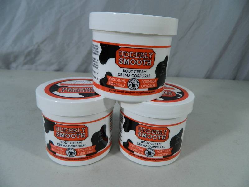 lot 26 image: 3 New Containers of Udderly Smooth Body Cream