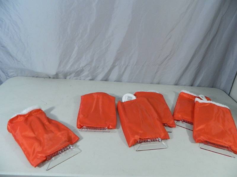 lot 28 image: 6 New Ice Scraper Mitts